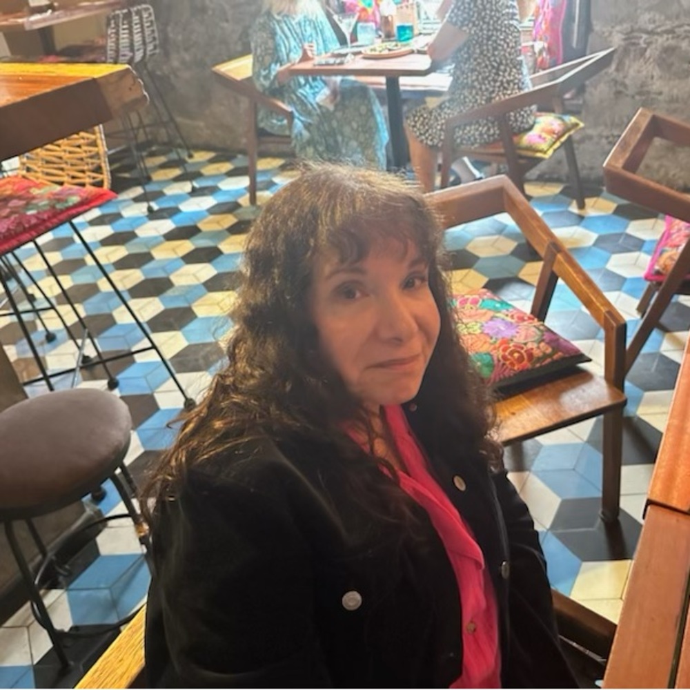 Meet your Posher, Debi